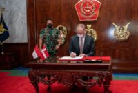 Panglima TNI Jenderal Andika Perkasa menerima kunjungan kehormatan Duta Besar Denmark untuk Indonesia Lars Bo Larsen. (Instagram.com/@jenderaltniandikaperkasa)