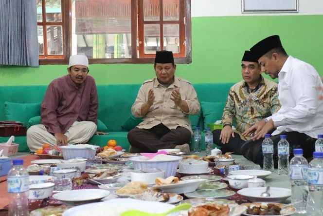Ketua Umum Gerindra Prabowo melakukan kunjungan silaturahmi ke pondok pesantren di Jawa Timur. (Dok. Partai Gerindra)