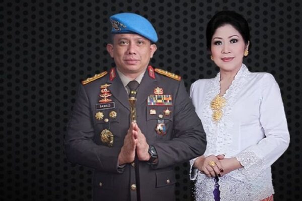 Mantan Irjen Pol Ferdy Sambo bersama istrinya Putri Candrawathi. (Instagram.com/@divpropampolri)
