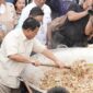 Calon Presiden Nomor Urut 2, Prabowo Subianto Mencicipi Opor Ayam Chef Bobon. (Dok. Tim Media Prabowo-Gibran)
