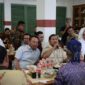 Menteri Pertahanan, Prabowo Subianto Mampir Makan Bakso di Cimahi. (Dok. Tim Media Prabowo)