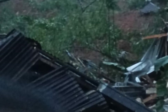 Kondisi rumah warga yang terdampak tanah longsor di wilayah Kabupaten Pemalang, Jawa Tengah. (Dok. BPBD Kabupaten Pemalang)