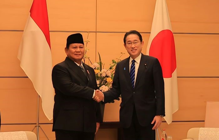 Presiden terpilih Prabowo Subianto menerima ucapan selamat secara langsung dari Perdana Menteri Jepang Fumio Kishida.(Dok. Tim Media Prabowo)