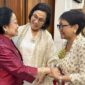 Menteri Keuangan Sri Mulyani dan Menteri Luar Negeri Retno Marsudi bersilaturahmi ke rumah Ketua Umum PDI Perjuangan saat Lebaran. (Facebook.com/@Sri Mulyani Indrawati)