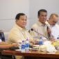 Presiden Prabowo turun dari kendaraan dan disambut langsung oleh Menteri Pertanian (Mentan) Andi Amran Sulaiman. (Dok. Kementerian Pertanian)
