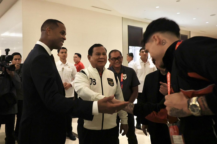 Presiden RI Prabowo Subianto merayakan kemenangan Tim Nasional (Timnas) Indonesia atas Bahrain. (Facebook.com @Setkab RI)