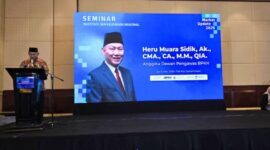Foto : Seminar Nasional PPJKI-BPKH 2025 yang diselenggarakan oleh Perkumpulan Praktisi Jasa Keuangan Indonesia (PPJKI) bersama Badan Pengelola Keuangan Haji (BPKH) dan dihadiri para profesional keuangan, akademisi, dan regulator di bidang investasi syariah di Ballroom The Ritz Carlton, Mega Kuningan, Jakarta. (24/4/25) (Doc.Ist)