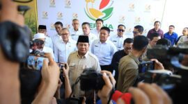 Presiden Prabowo Subianto melakukan kunjungan kerja di Provinsi Sumatera Selatan (Sumsel) yang didampingi oleh Menteri Pertanian Andi Amran Sulaiman. (Dok. Biro Pers, Media, dan Informasi Sekretariat Presiden)