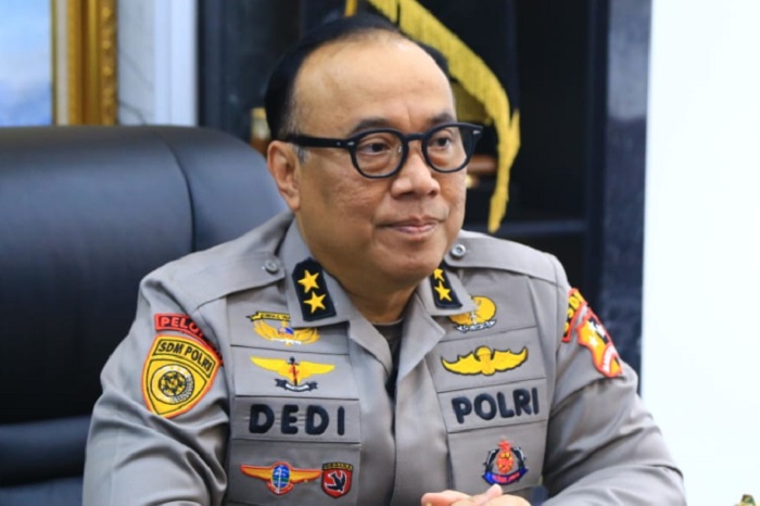 1. Komjen Dedi Prasetyo resmi dilantik sebagai Wakapolri, menjadi simbol reformasi dan regenerasi kepemimpinan Polri di tengah mutasi besar 2025. (Dok. polri.go.id)