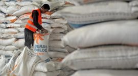 Stok beras SPHP Bulog disalurkan melalui Pemda untuk memastikan harga tetap stabil. (Dok. Bulog.co.id)